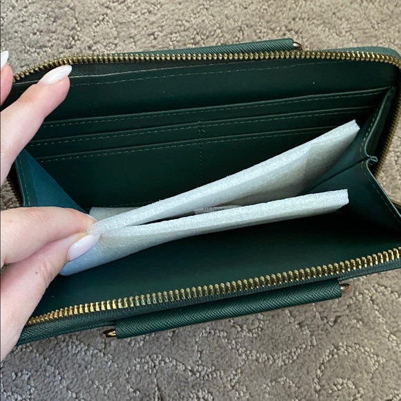 Badgley Mischka Black and Gold Handbag with Wallet - Picture 3 of 6